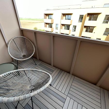 Cozy 1-Bedroom Condo Miloslavov Εξωτερικό φωτογραφία