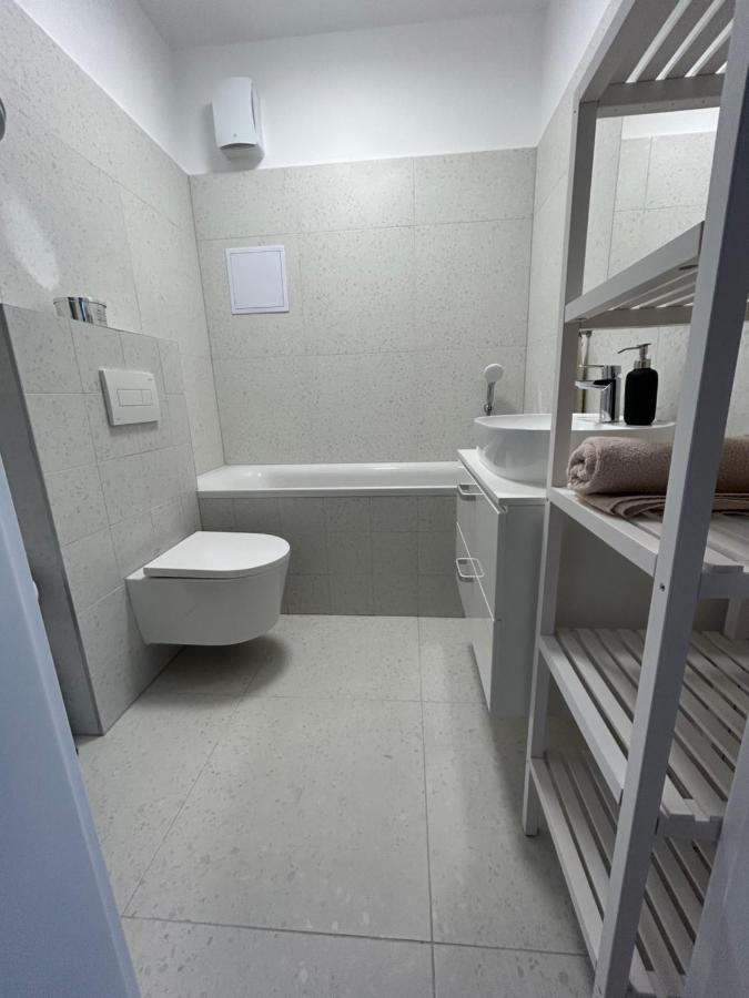 Cozy 1-Bedroom Condo Miloslavov Εξωτερικό φωτογραφία